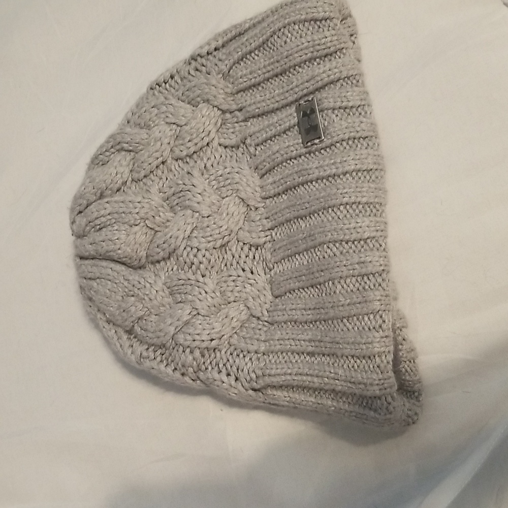 Under armour knit beanie